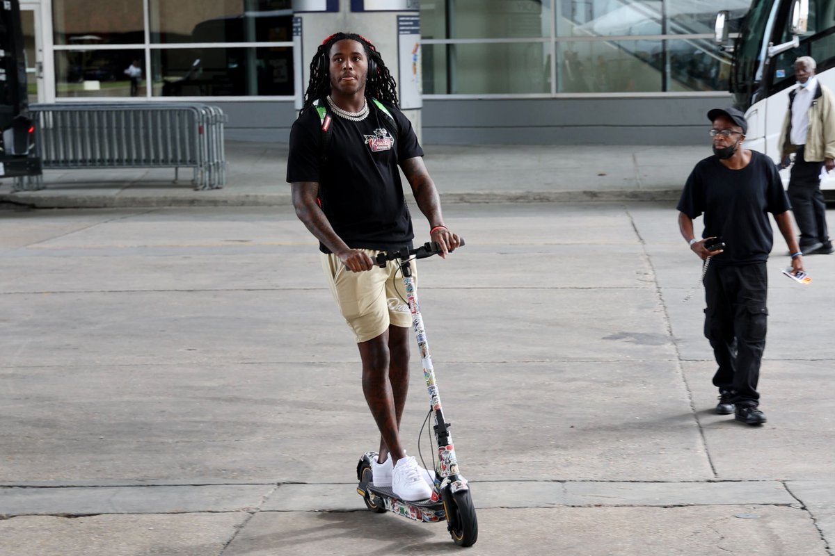 Saints's tweet photo. 'Quez arriving in style 🛴

#Saints | @CallawayMarquez https://t.co/wLczq02Q1R
