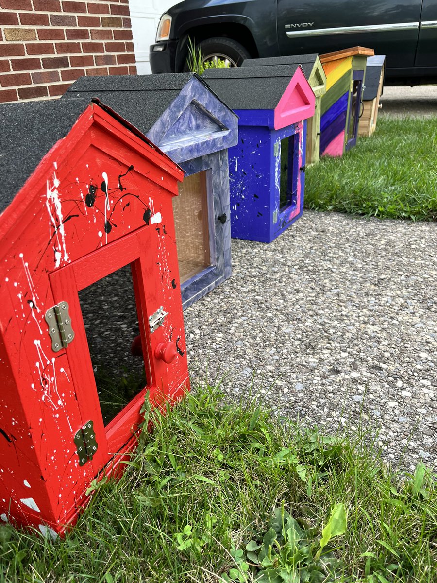 SocJustice_poet's tweet photo. Handling business 💪🏽📚 More library boxes are finding homes today! #BuffaloBooks #LiteraryFreedom #FreedomIsLit https://t.co/EcjFTf9OvC