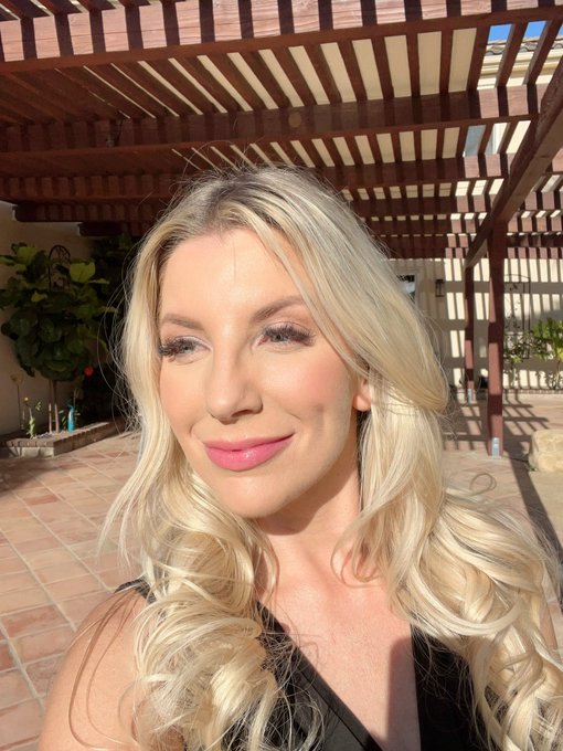 3 pic. Fresh new content coming soon ?

https://t.co/dDpNfaRB91 https://t.co/M4jwhosJeS