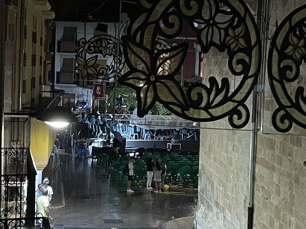 EPDV's tweet photo. El concierto de los Pasodobles se aplaza a mañana sábado a las 23 horas debido a la lluvia 🥲 https://t.co/MUVPei1q9K
