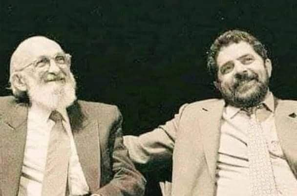 "De vez em quando a gente precisa estar com os divergentes para derrotar os antagônicos”.
Paulo Freire