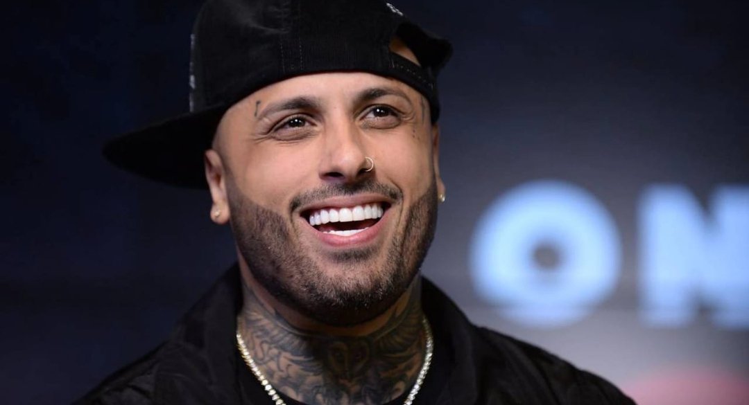 Lylaknews's tweet photo. 🎶 ¡NICKY JAM SORPRENDE CON SU NUEVO TEMA "SIN NOVIA"!
🎛 Su canción "Sin Novia" compuesta por él mismo promete ser el nuevo éxito musical del cantante, ya que incluye una melodía latina urbana que pondrá a gozar al mundo entero.
#nickyjam #SinNovia #news #music https://t.co/actqIPkki7