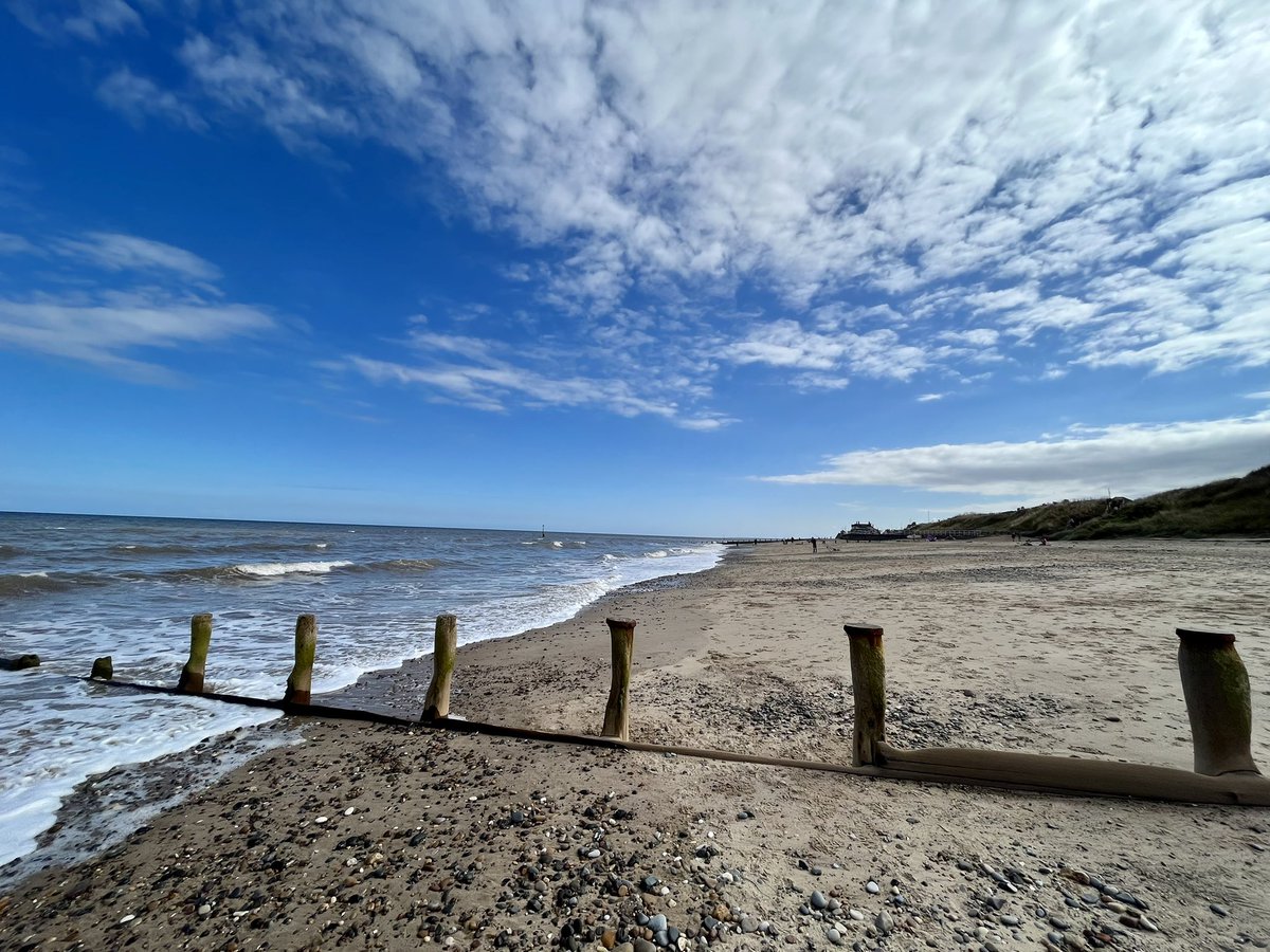 helengibson1's tweet photo. Glorious day off in #EastYorkshire! ☀️#Raywell #Hornsea #YorkshireCoast https://t.co/whzY3RWUqi