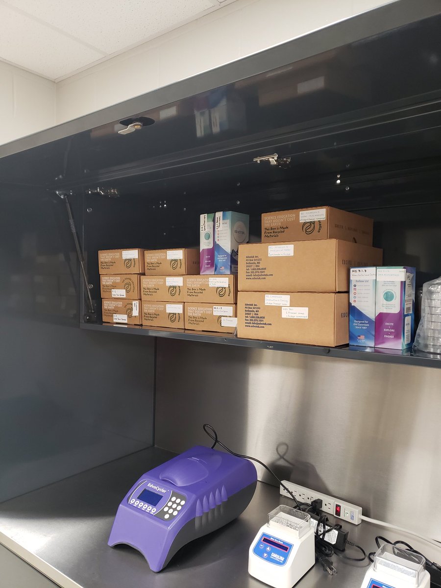 FRCCBioMed's tweet photo. Perishables put away ✔ 
Lab materials organized ✔✔ 
Safety tests mastered ✔✔✔ Ready to do hard things and learn from our mistakes ✔✔✔ ✔ 
#engageSDOW https://t.co/rfecIhf8XZ