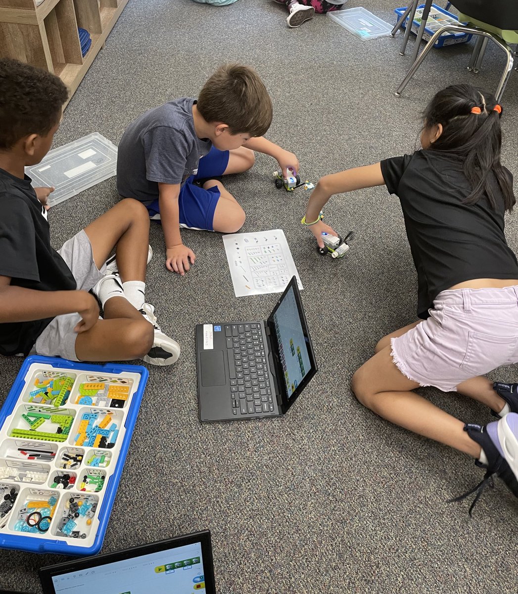 MissHKwon's tweet photo. Week 1 ✔️
3Kw had a blast on their first full week of school from lego engineering to flashlight reading! @prairied203 #partnersingrowth https://t.co/Mb8xHVA9xQ