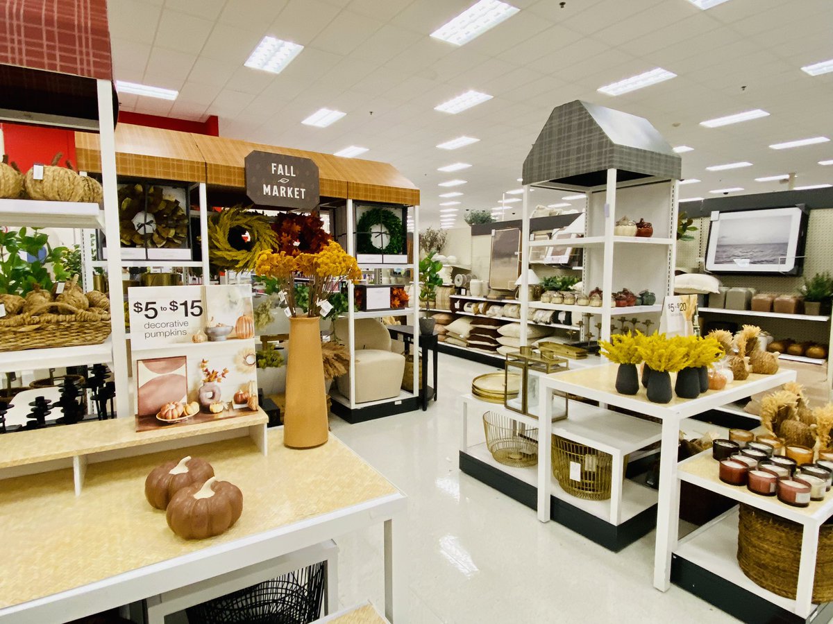 Jessica05456673's tweet photo. Fall is in the air at T2065 @AshleePermenter https://t.co/Ea1crF1Sbz
