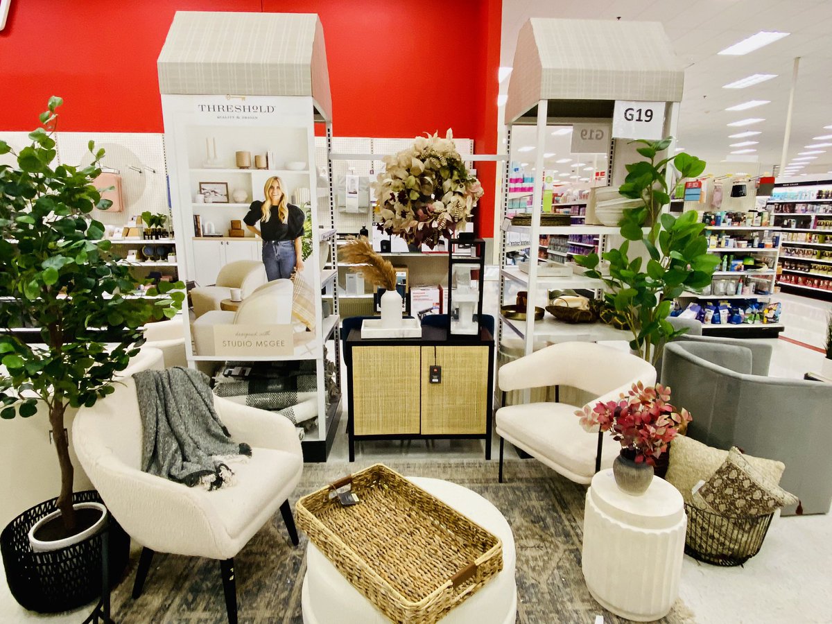 Jessica05456673's tweet photo. Fall is in the air at T2065 @AshleePermenter https://t.co/Ea1crF1Sbz