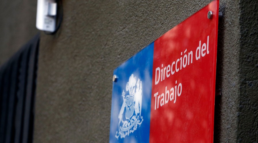 Mega's tweet photo. Dirección del Trabajo anuncia cambios en el finiquito: Conoce las modificaciones establecidas >> https://t.co/8dcAWfhDXs https://t.co/BxSpSk4CgE