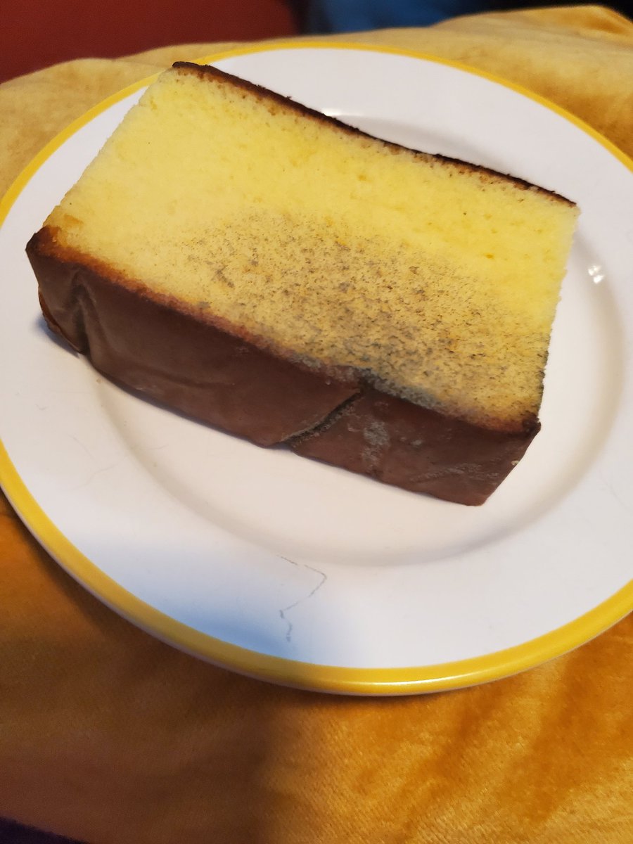 AliaGee1's tweet photo. Really disappointed @ParisBaguetteUS ... bought slices of cake for my kids as a special treat. Opened the cardboard sleeve and the slices were covered in mold. https://t.co/f4NNlayBXq
