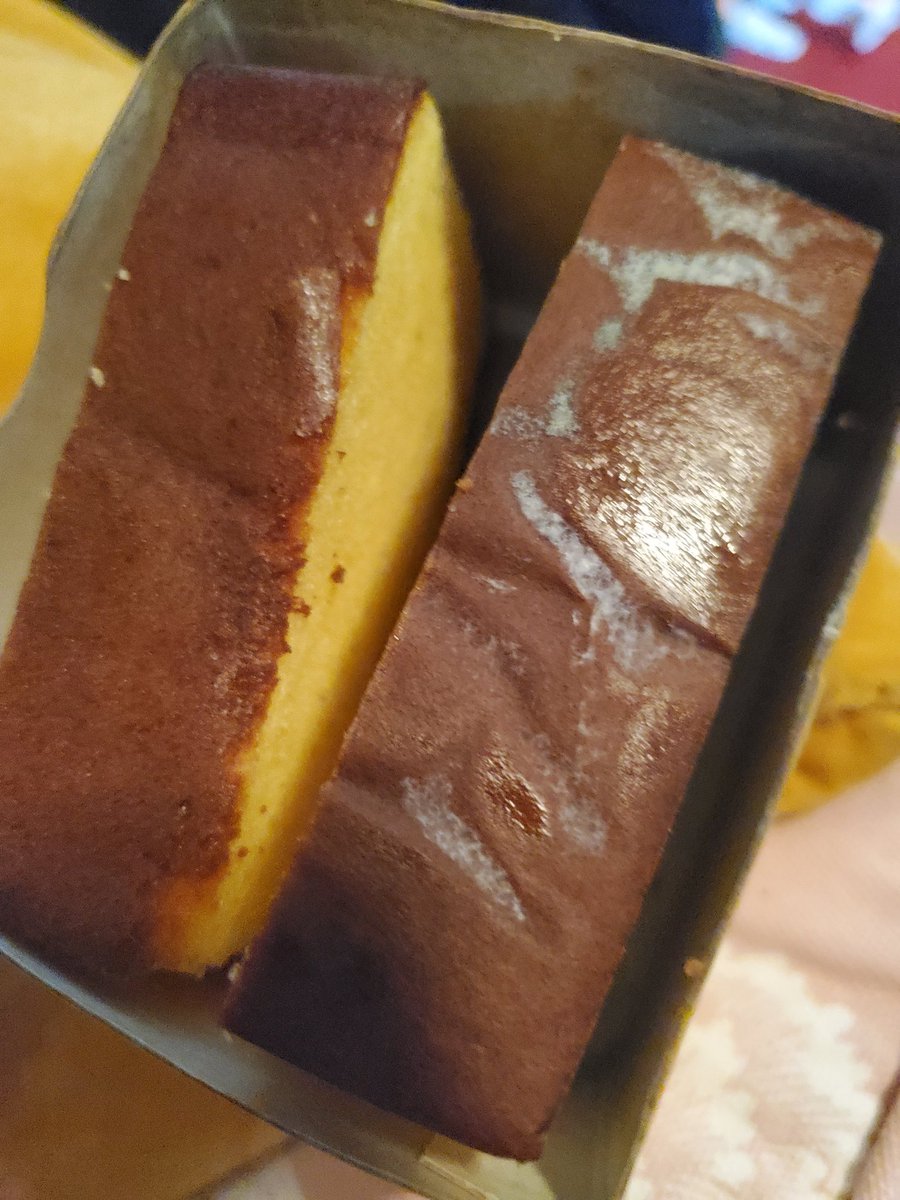 AliaGee1's tweet photo. Really disappointed @ParisBaguetteUS ... bought slices of cake for my kids as a special treat. Opened the cardboard sleeve and the slices were covered in mold. https://t.co/f4NNlayBXq