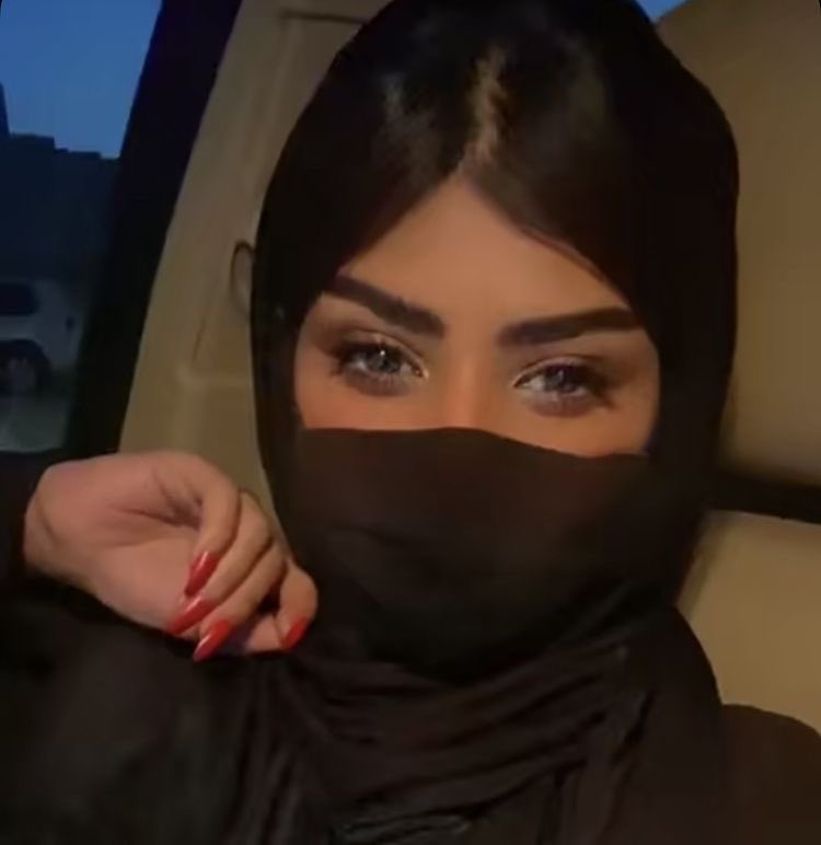 Tom متحرر on Twitter: "زوجتي أول ما نوصل للمطعم تكون منقبه وبعدين تروح وترجع بعد عشر دقايق وهي