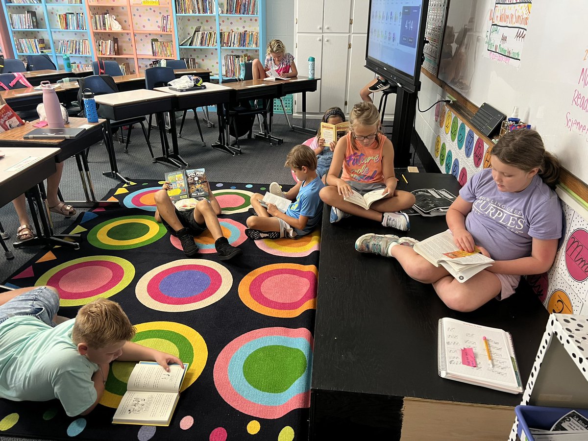 Ms_Mathews2's tweet photo. This week in 3rd grade we worked on our stamina reading! We were able to read up to 25 minutes without breaking stamina!! 📚 Of course we had a karaoke party to celebrate! https://t.co/kjvXG9H30f