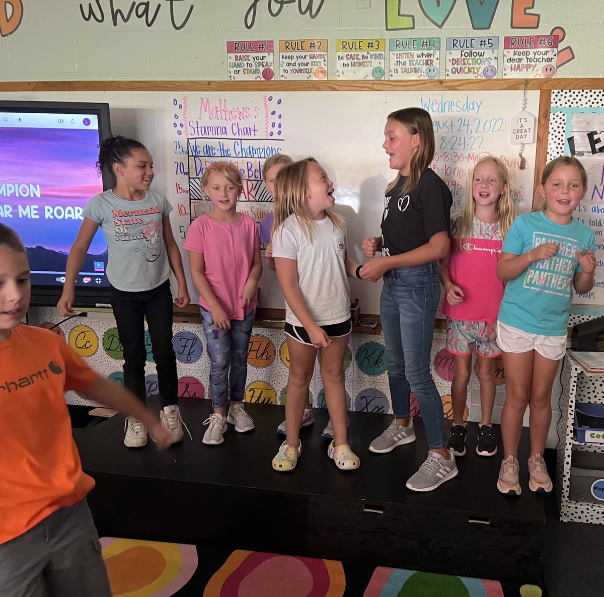 This week in 3rd grade we worked on our stamina reading! We were able to read up to 25 minutes without breaking stamina!! 📚 Of course we had a karaoke party to celebrate!