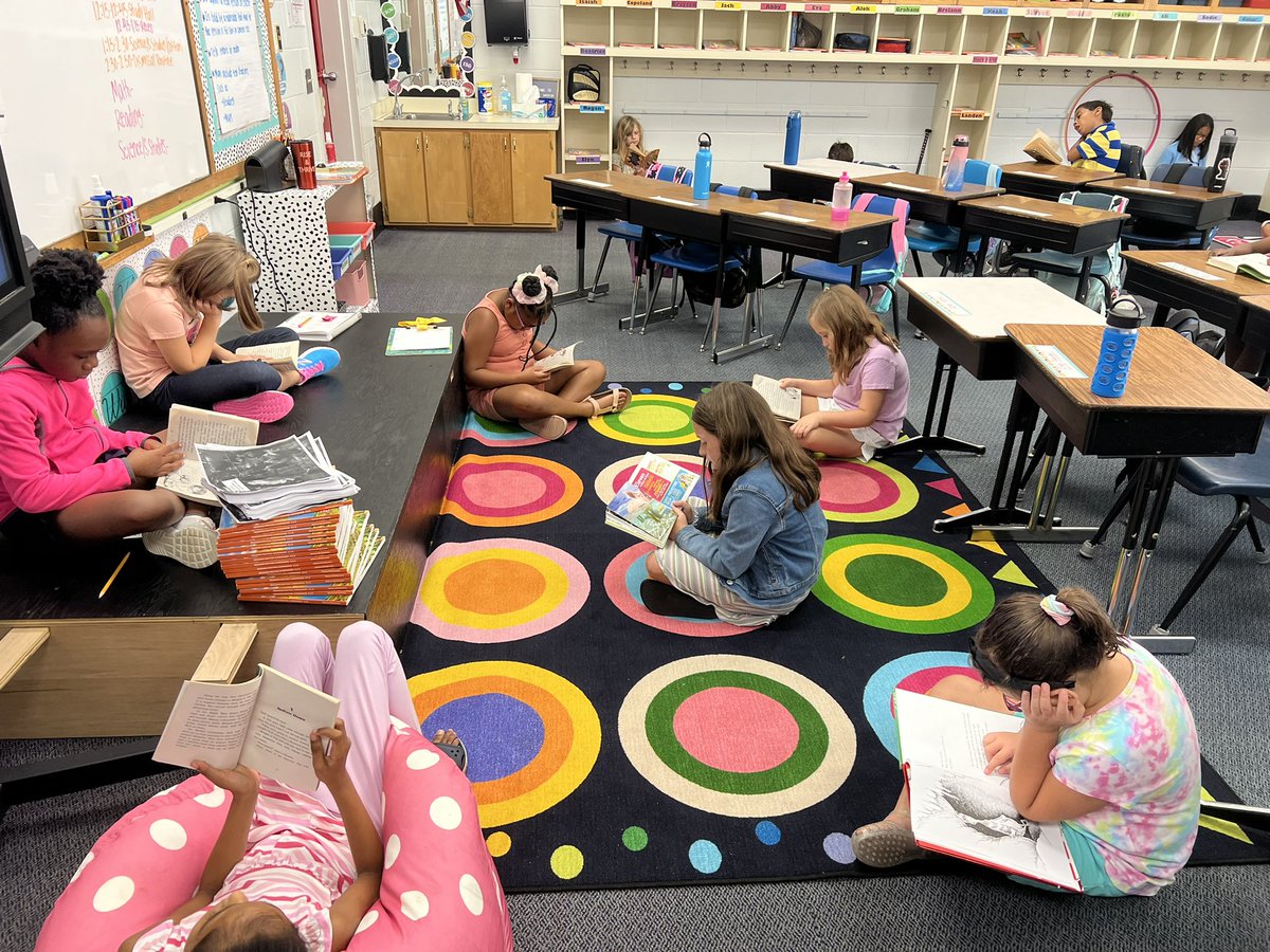 Ms_Mathews2's tweet photo. This week in 3rd grade we worked on our stamina reading! We were able to read up to 25 minutes without breaking stamina!! 📚 Of course we had a karaoke party to celebrate! https://t.co/kjvXG9H30f