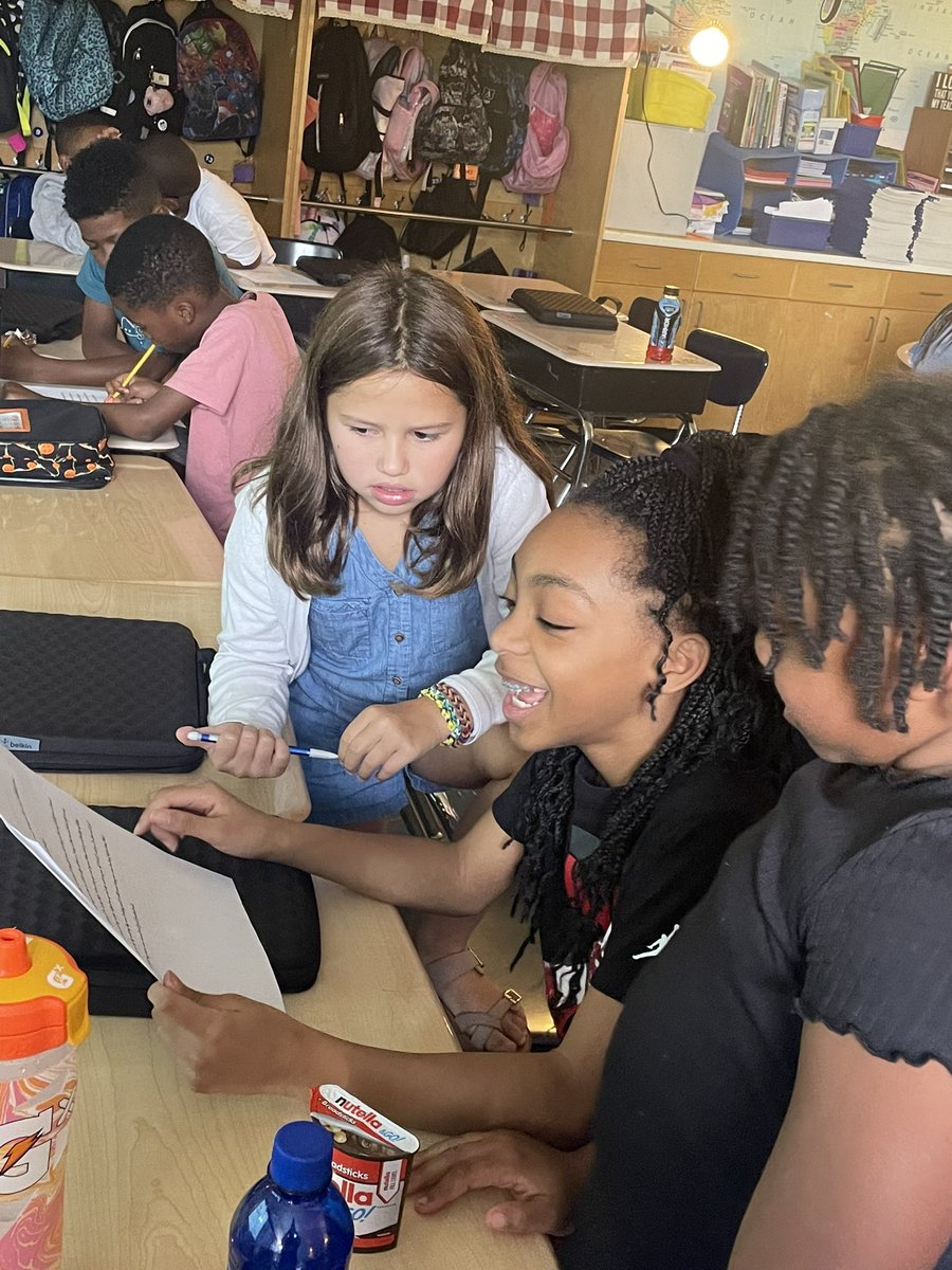 leonard_vickie's tweet photo. 4th grade happenings….. learning to use checklists as part of the writing process…. These kids love collaborating❣️ https://t.co/QBP3T2PbeP