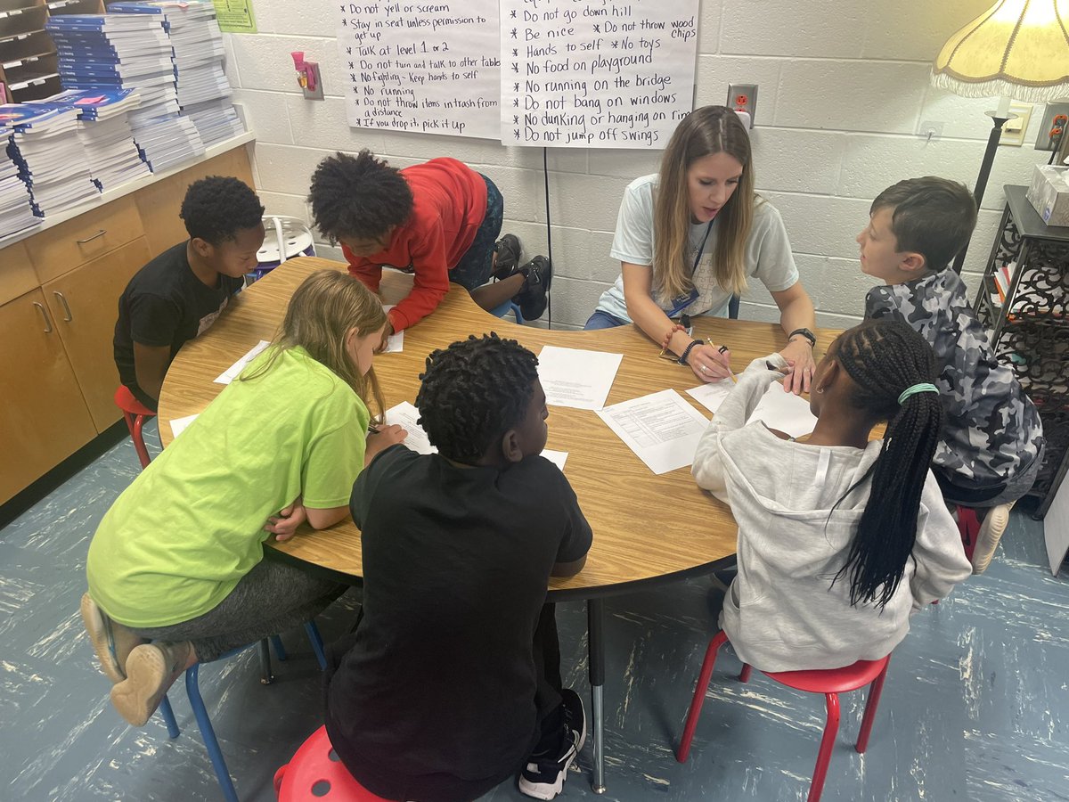 leonard_vickie's tweet photo. 4th grade happenings….. learning to use checklists as part of the writing process…. These kids love collaborating❣️ https://t.co/QBP3T2PbeP