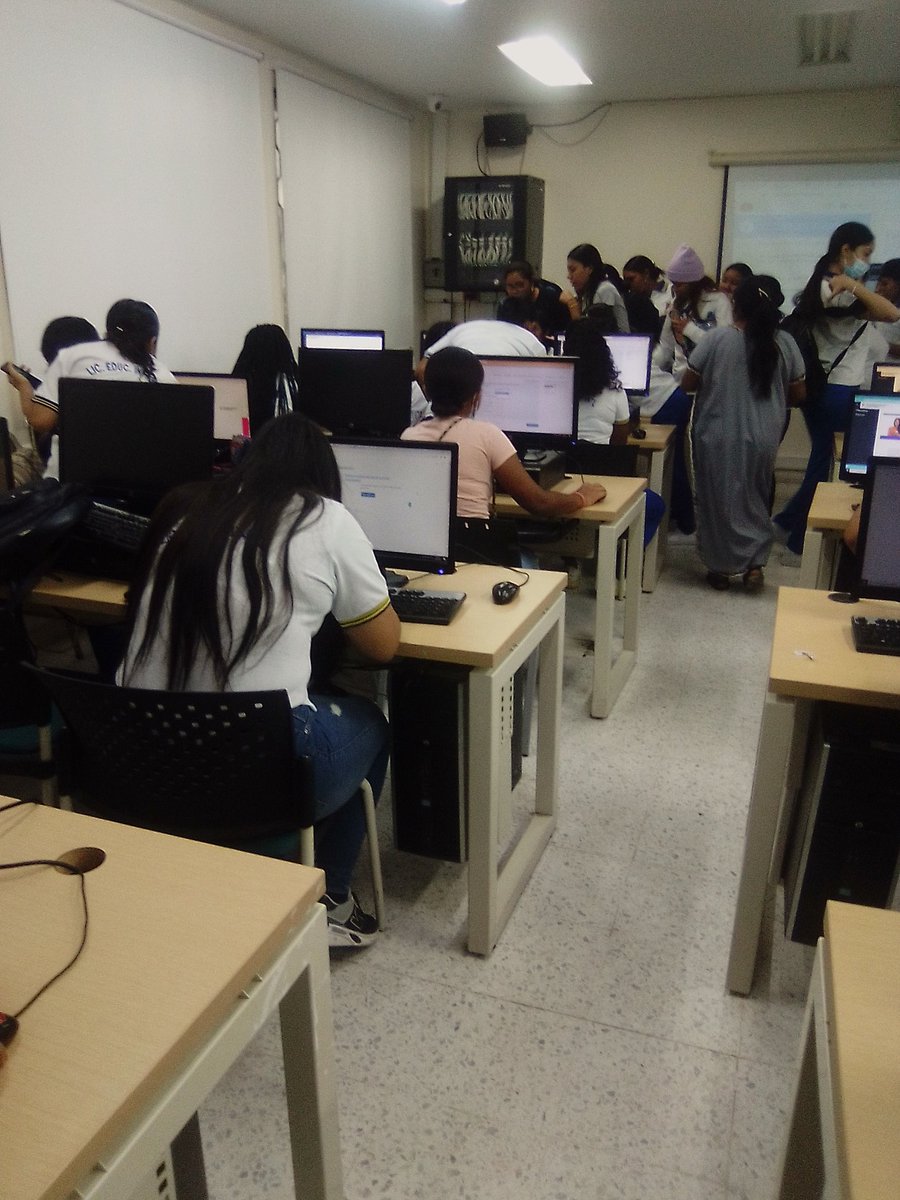 EdilmaGonzlez7's tweet photo. Fotos Durante La Sección Del CertificaTon
@EnTicConfio https://t.co/De2IfwYJsn