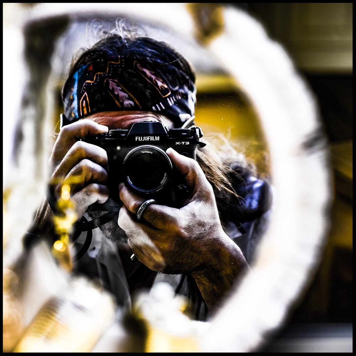 StefAlf357's tweet photo. #portrait #selfportrait #selfie #derision #streetphoto #streetlife #streetstyle #streetphotography #reflection #reflexion #reflet #mirror #artist #art #artiste #artistemetz #metz #lescriptogramme #stephanealfonsi #fujix #xt3 #fujixt3 https://t.co/UvUp1sa2ZX