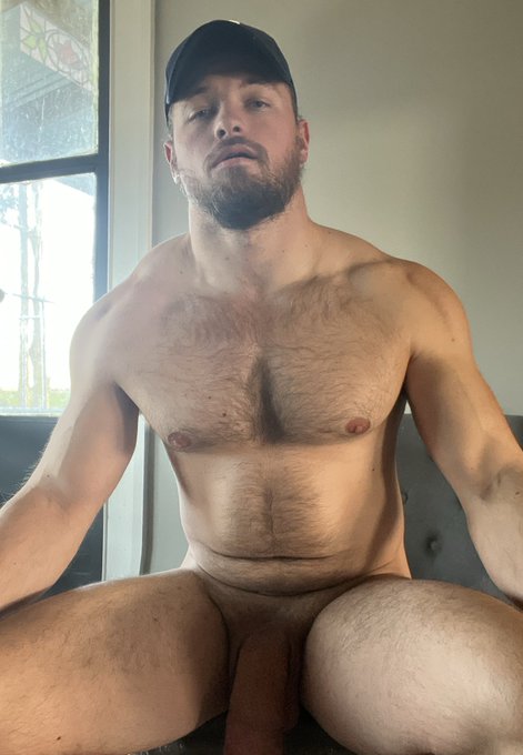 Look ma, no hands 😍😉👅 sorry I couldn&rsquo;t fit it all in the frame 🍆 https://t.co/ZJt7xtbAr6