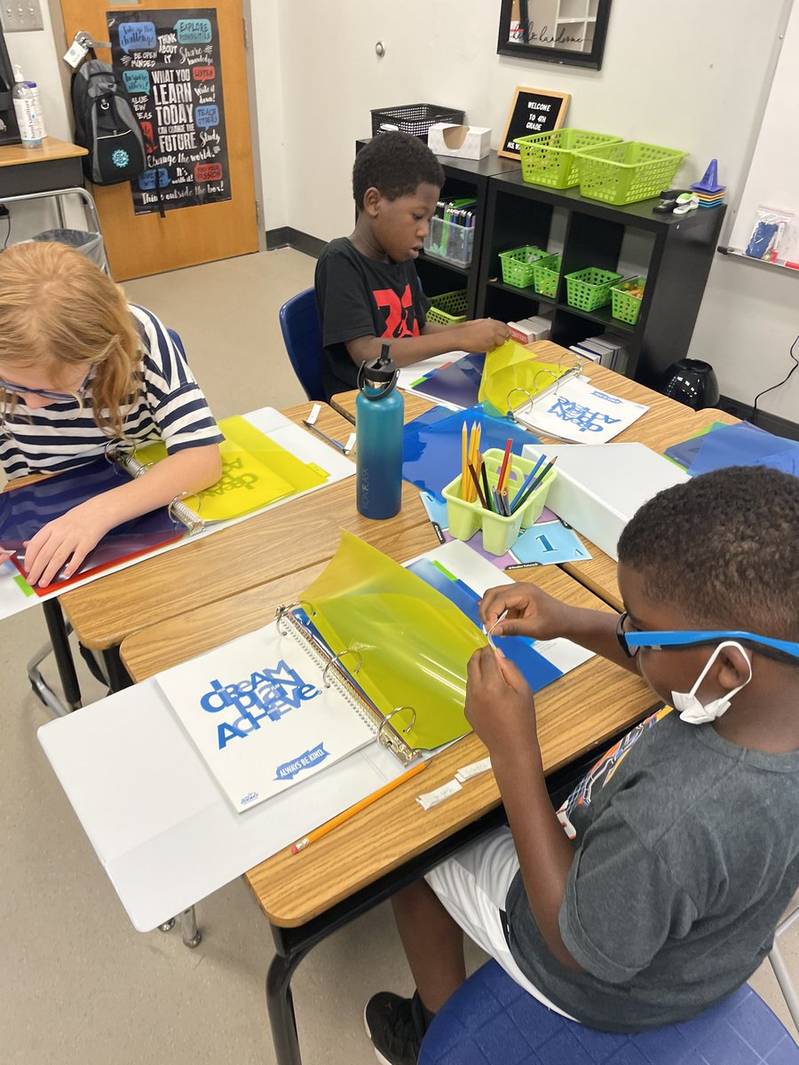 LESGameChangers's tweet photo. Today we introduced our students to their newest organizational tool. Binders!!! They did great!
@chrisaustinLES @LeaphartElem #AlwaysAvid https://t.co/lK1mQo4ku2
