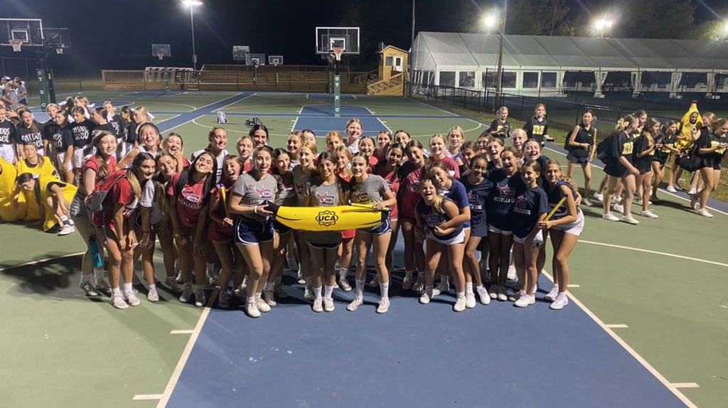 Eastchester Cheer wins 🏆 the BANANA 🍌 on Day 1 @ #UCAcamp #FamilyE #EaglePride #dreambelieveachieve #weareeastchester <a href="/Eagle___Nation/">EHS ATHLETICS</a>