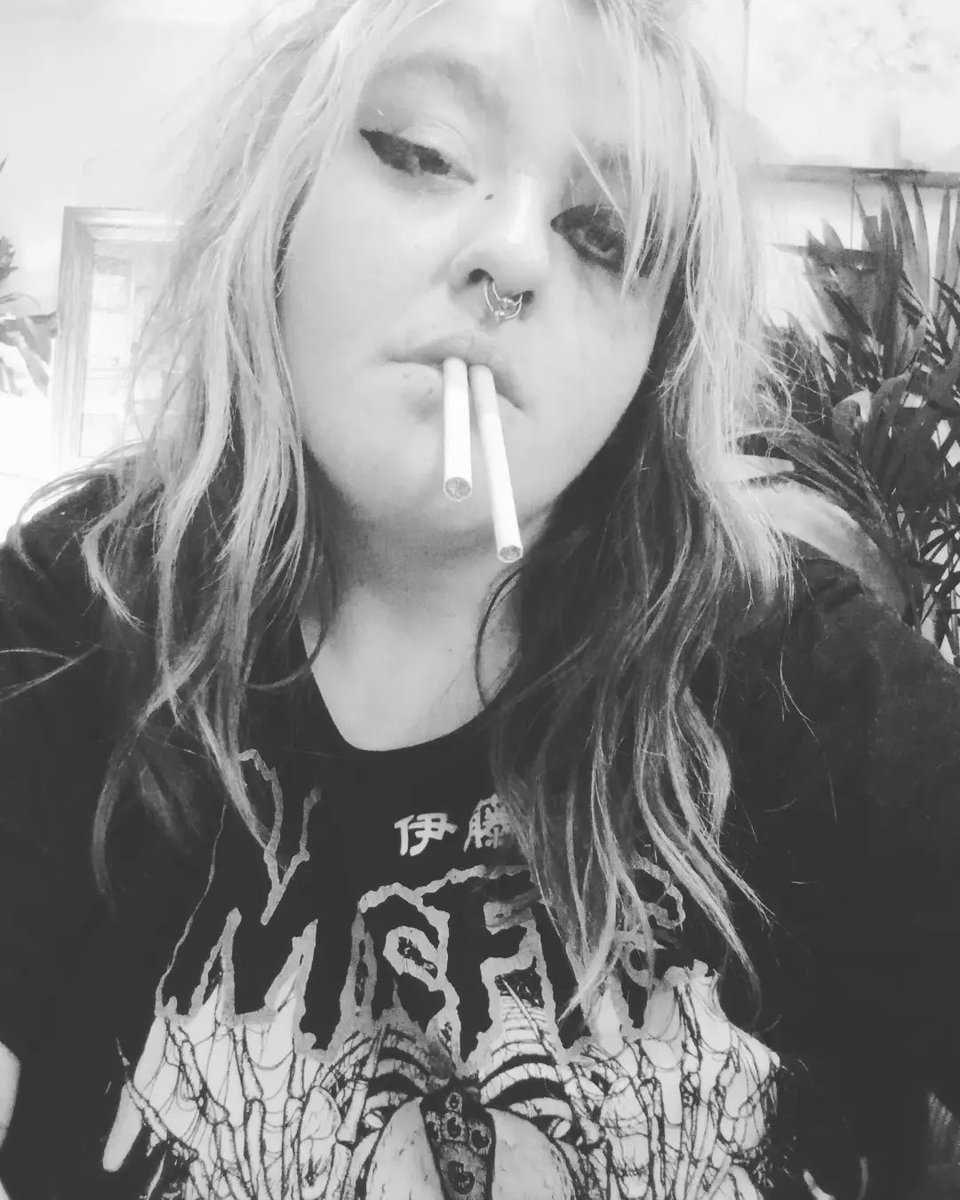 XtremeSmokeQ's tweet photo. Puff Puff pass lol ππ€π¨π¨π¨βοΈ
#clips4sale #onlyfans #instagram
LINKS IN BIO
#smoker #smoking #smokingmultiples #smokingfetish #twocigarettes #extremesmoking #blacklung #lungfuck #lungdamage https://t.co/RvQwFDEmmQ