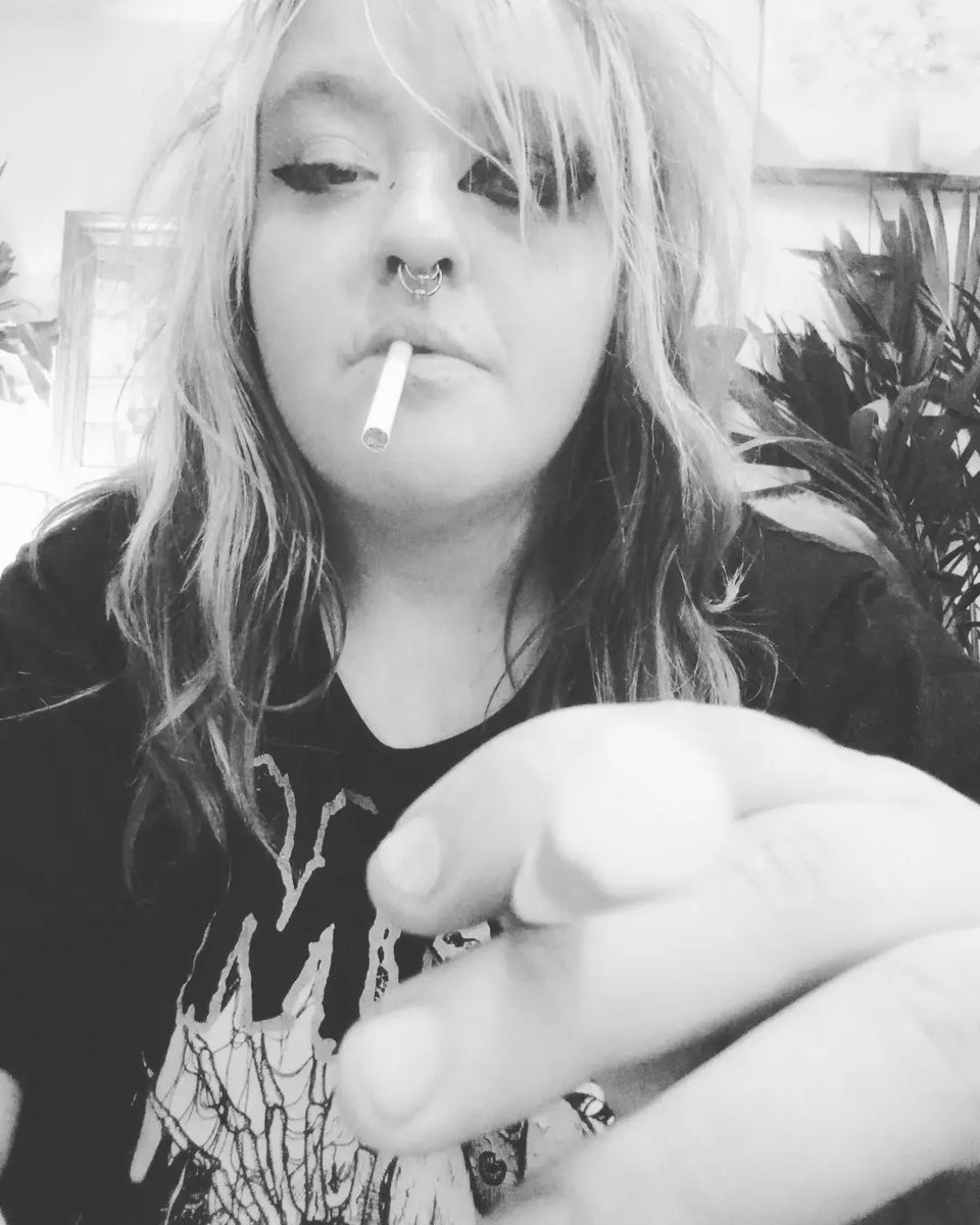 XtremeSmokeQ's tweet photo. Puff Puff pass lol ππ€π¨π¨π¨βοΈ
#clips4sale #onlyfans #instagram
LINKS IN BIO
#smoker #smoking #smokingmultiples #smokingfetish #twocigarettes #extremesmoking #blacklung #lungfuck #lungdamage https://t.co/RvQwFDEmmQ