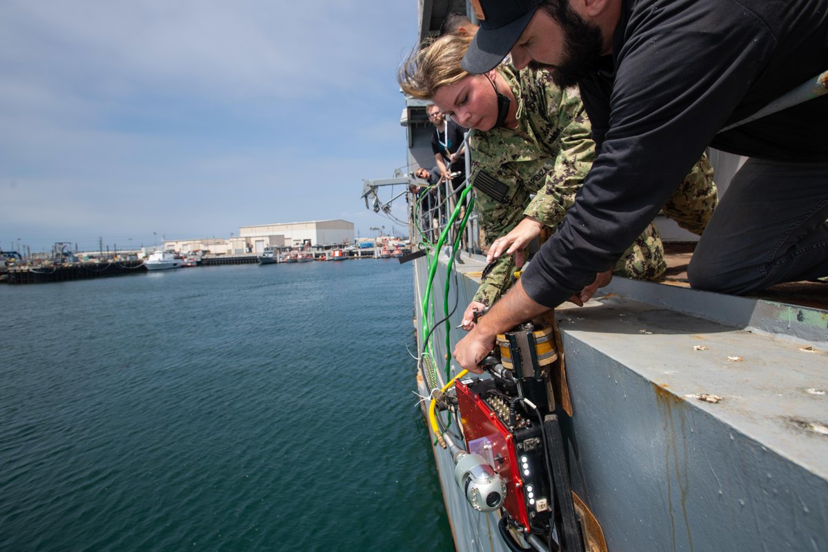 USNavy's tweet photo. Sailors and civilians participate in different evolutions during the Repair Technology Exercise, or #REPTX at Naval Surface Warfare Center, Port Hueneme Division.
📸 by Dana Rene White and Eric Parsons https://t.co/tP9H6iEduE