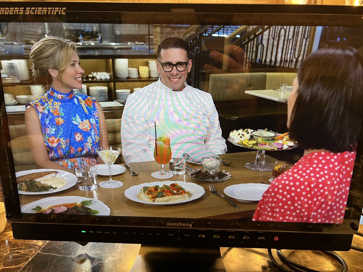 danajacobson's tweet image. Lots of Midwest love at this table &amp;amp; on this week’s #TheDish with Joe &amp;amp; Shaina Papach of #TheHarveyHouse in Madison, Wisconsin. #CBSSaturdayMorning @CBSMornings