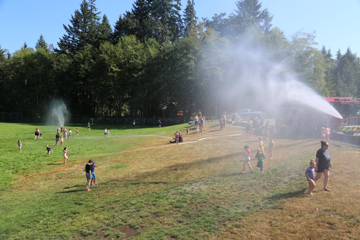 ComoxValleySD71's tweet photo. Many thanks to Oyster River Fire Department, Chief Bruce Green and Miracle Beach Elementary School's new principal Mr. Darnel for organizing a pop-up water park yesterday on the school field. It was awesome seeing so many happy kids and families playing together! #BCED https://t.co/NiNQWIKOPn