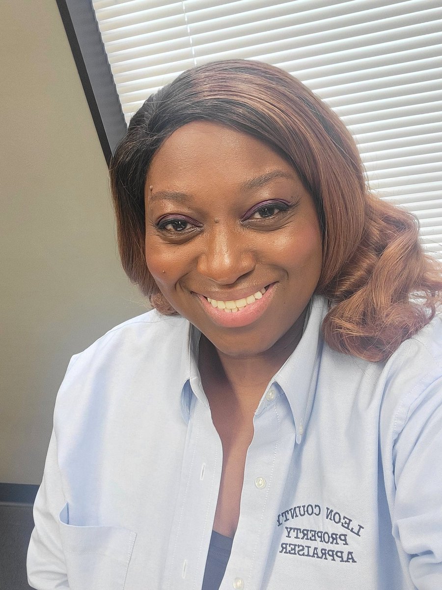 TheLady_V's tweet photo. And just like that, this work week is a wrap! I love serving the citizens of our great #tallahasseeleon community but......Thank God It's #Friday! #PRlife #service #community https://t.co/nRPj8VakME