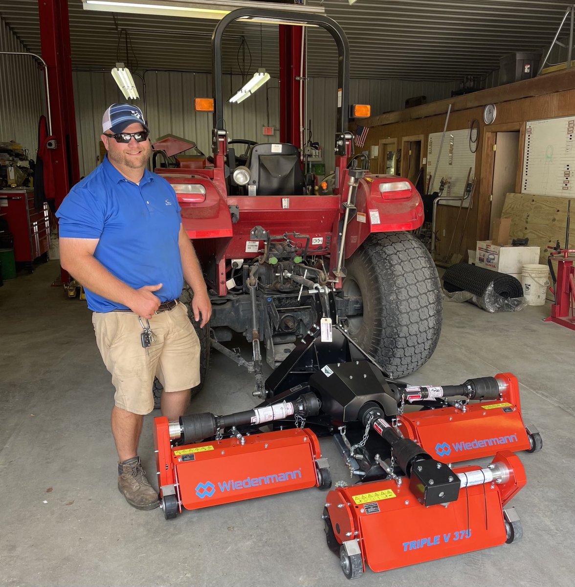 tonygus14's tweet photo. After a long week in the summer heat @wiedenmannusa put a smile on Architects Golf Club superintendent Jeff Bray’s face with @LawnandGolf delivery of the Wiedenmann Triple V -375 verticutter . #Wiedenmann #Verticutting https://t.co/OrzzYLtdq6