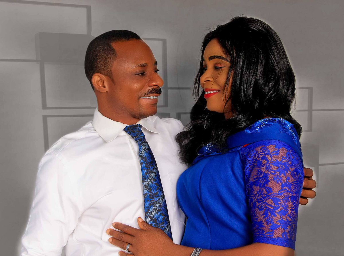 kereudom's tweet photo. #Kereannie
S•E•A•S•O•N SIXTEEN 
Praise to the Lord, the Almighty, the King of creation.🙏

Happy Marriage Anniversary to Kere &amp; Annie of Kereannie Dynasty.
💚♥️🌹💙💜

#TogetherSince2006 https://t.co/7otVDJrVRc