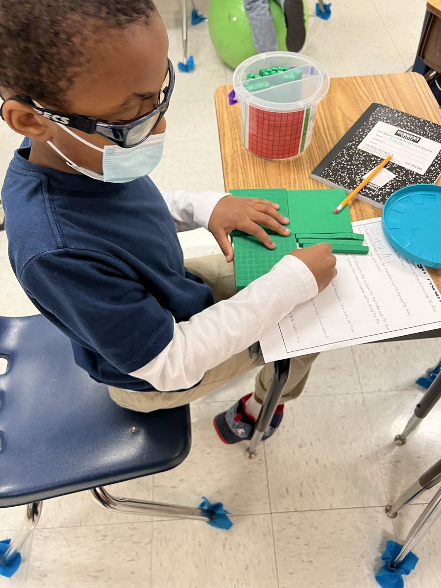 MsDLester's tweet photo. Modeling CSA strategies to find the sum of three-digit addition word problems. #secstrong #hawkceptional #SMPL https://t.co/L5nOeD8Aph