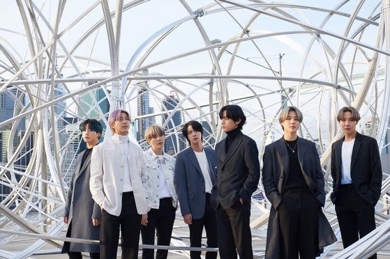 cypherluscious's tweet photo. The beauty of the #ConnectBTS initiative was the way @BTS_twt built a bridge between different kinds of art, offering an accessibility that often is not given.
Fine art often has this snobby exclusiveness to it, that can be as off-putting as a door closing in your face. (+) https://t.co/0W620ZZf3q