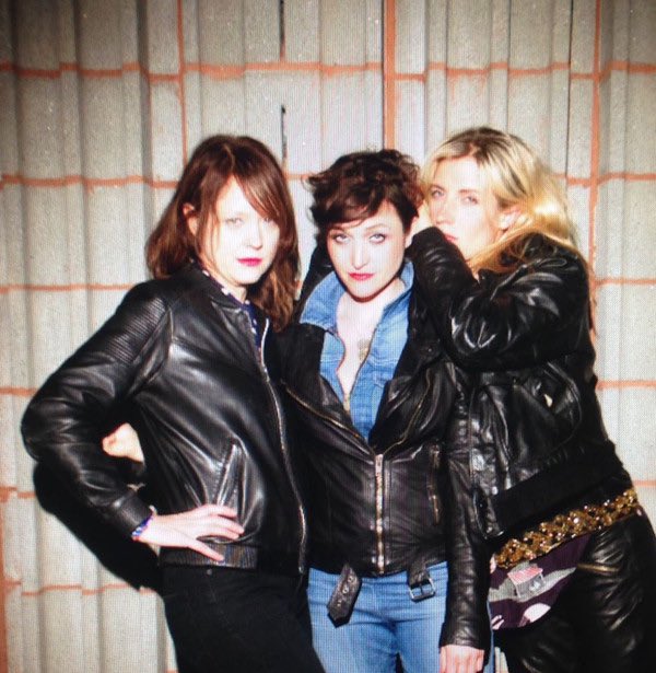 analgesicsleep's tweet photo. Ex Hex: Mary Timony (Wild Flag, Helium, Autoclave, being Mary motherfucking Timony), Betsy Wright (The Fire Tapes) and Laura Harris (Aquarium)
#826Playlist #ExHex https://t.co/EmGcYPyopw