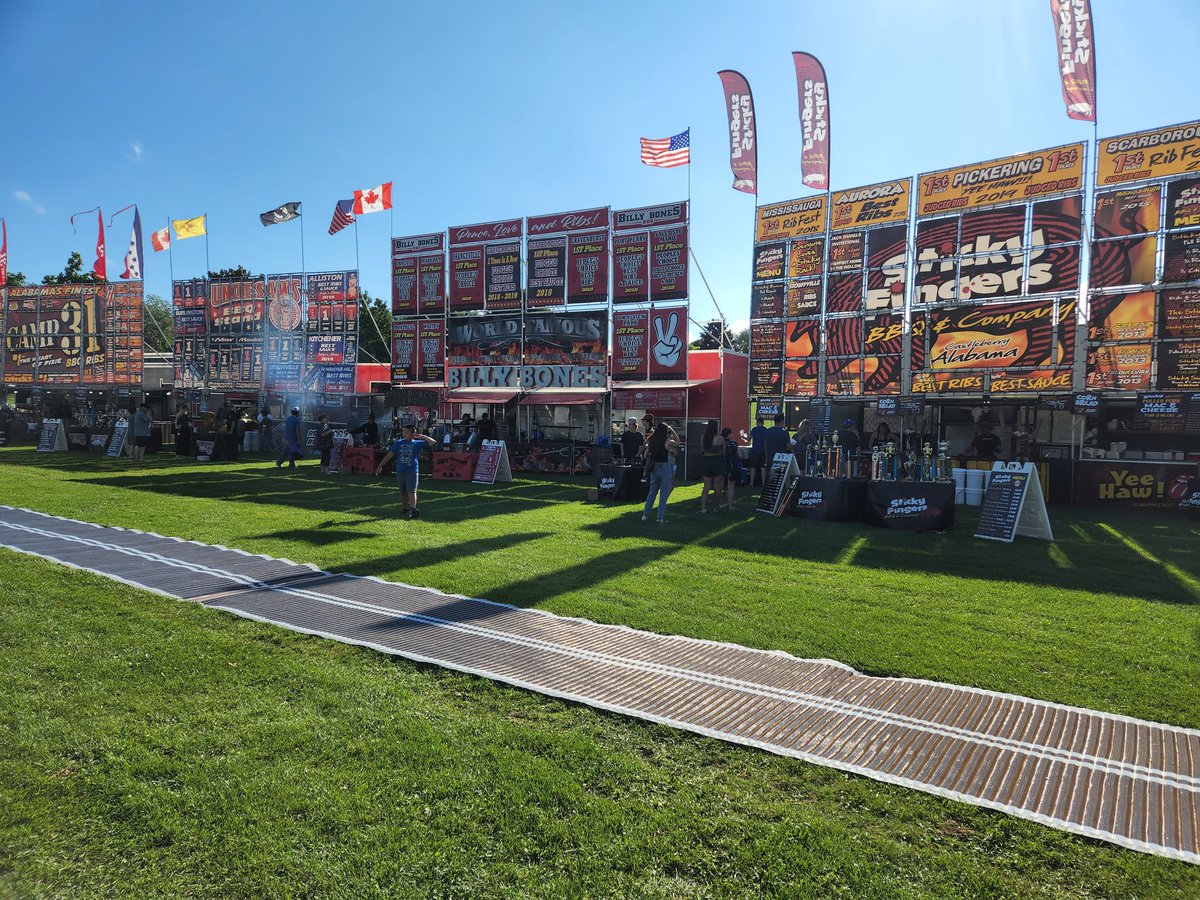 pingubest's tweet photo. Ribfest in my town 😋
I miss #ribfest
#SummerIsShort https://t.co/MWmcEIXKZO