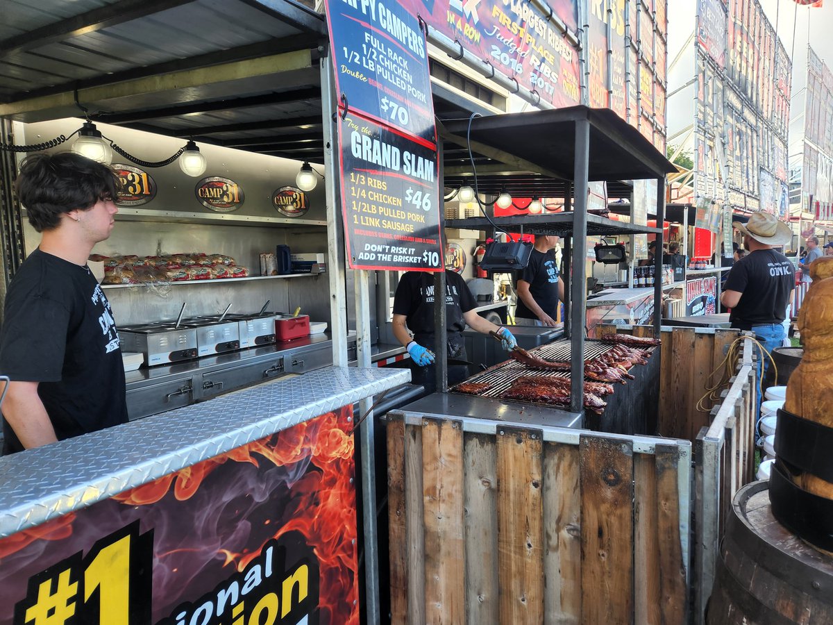 pingubest's tweet photo. Ribfest in my town 😋
I miss #ribfest
#SummerIsShort https://t.co/MWmcEIXKZO
