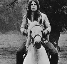 VIRGINRINGO's tweet photo. L’uomo che sussurrava ai cavalli.. @OzzyOsbourne #ozzyosbourne #horses #rocker #acidi #blacksabbath https://t.co/hz63tlBR0o