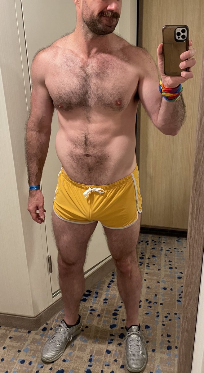 yourthottydad's tweet photo. 70s PE Coach lewks https://t.co/fHvtsdvcsA