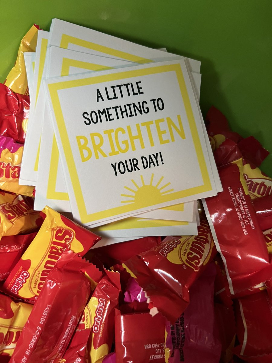 mrh_ecc's tweet photo. Showing some #graceandgratitude to our K-2 teachers and staff for a great first week #bebright @MRH_Schools https://t.co/HoYRs7Y608
