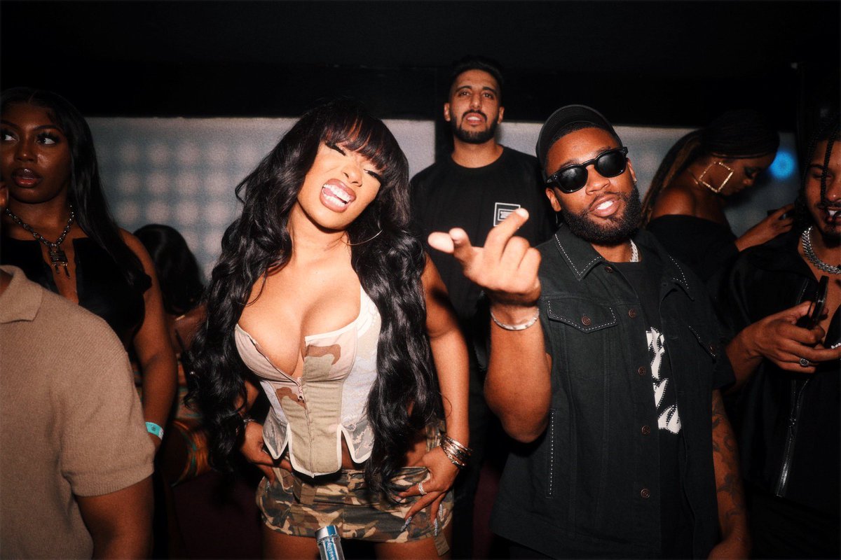 theestallion's tweet photo. Aquarius and Virgo besties 🤞🏾💙 https://t.co/FrU6YefeNy