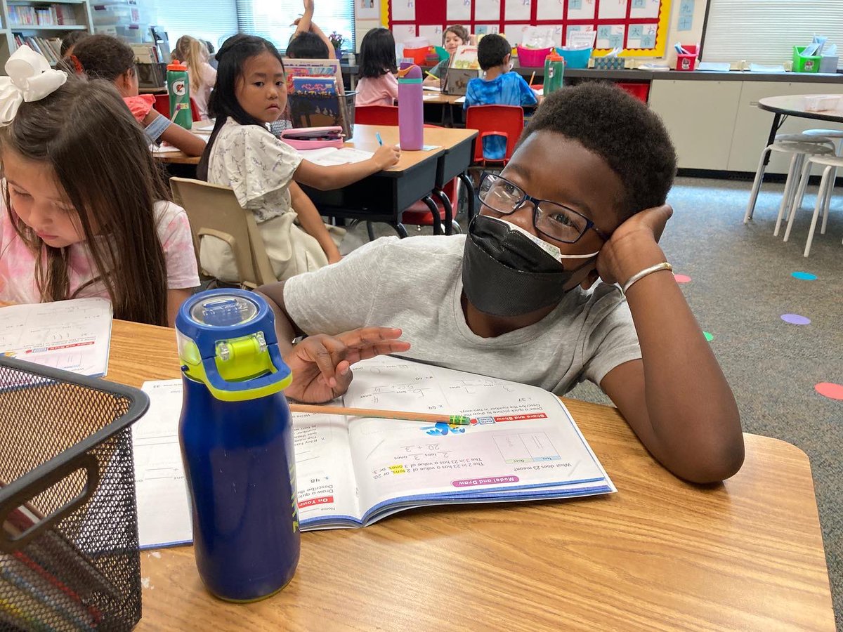 DooleySchool54's tweet photo. Pop-in Post! Today, we are popping into Mrs. Kimβs 2nd grade class. These Dragons are hard at work! Way to go, Room 112! ππΌππΌππΌ
#PopInPost #WeAre54 #DooleyFamily https://t.co/clNfynFnaw