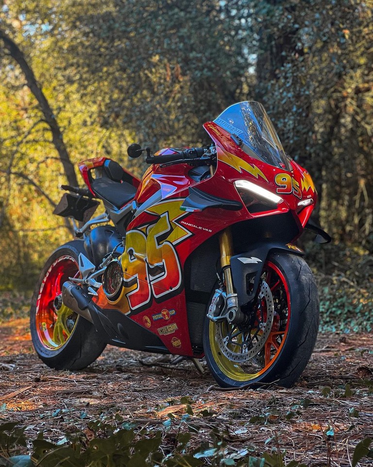 MoreMotorcycles's tweet photo. Ducati Panigale V4 https://t.co/brJSUX8Xkz