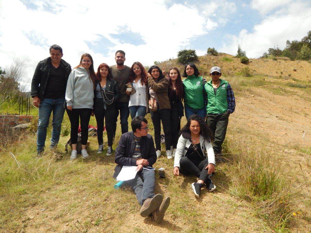 AcademicospCol's tweet photo. Estuvimos escuchando las voces de quienes participaron en la Escuelita Popular Cucaitense, con el objetivo de lanzar el segundo episodio de nuestro podcast Garlando los Caminos 🎤. ¡Espéralo pronto!
#Garlandoloscaminospodcast https://t.co/Ew4xn2vjvp