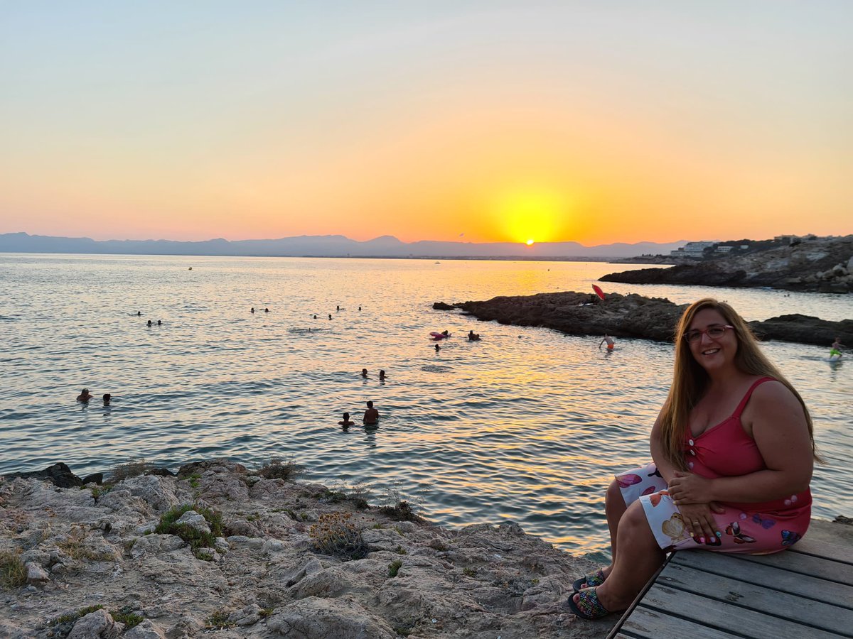 ladeidiomas's tweet image. Better late than never but better never late. 😉😜😘#hiloveraniego #claustrovirtual 1/2