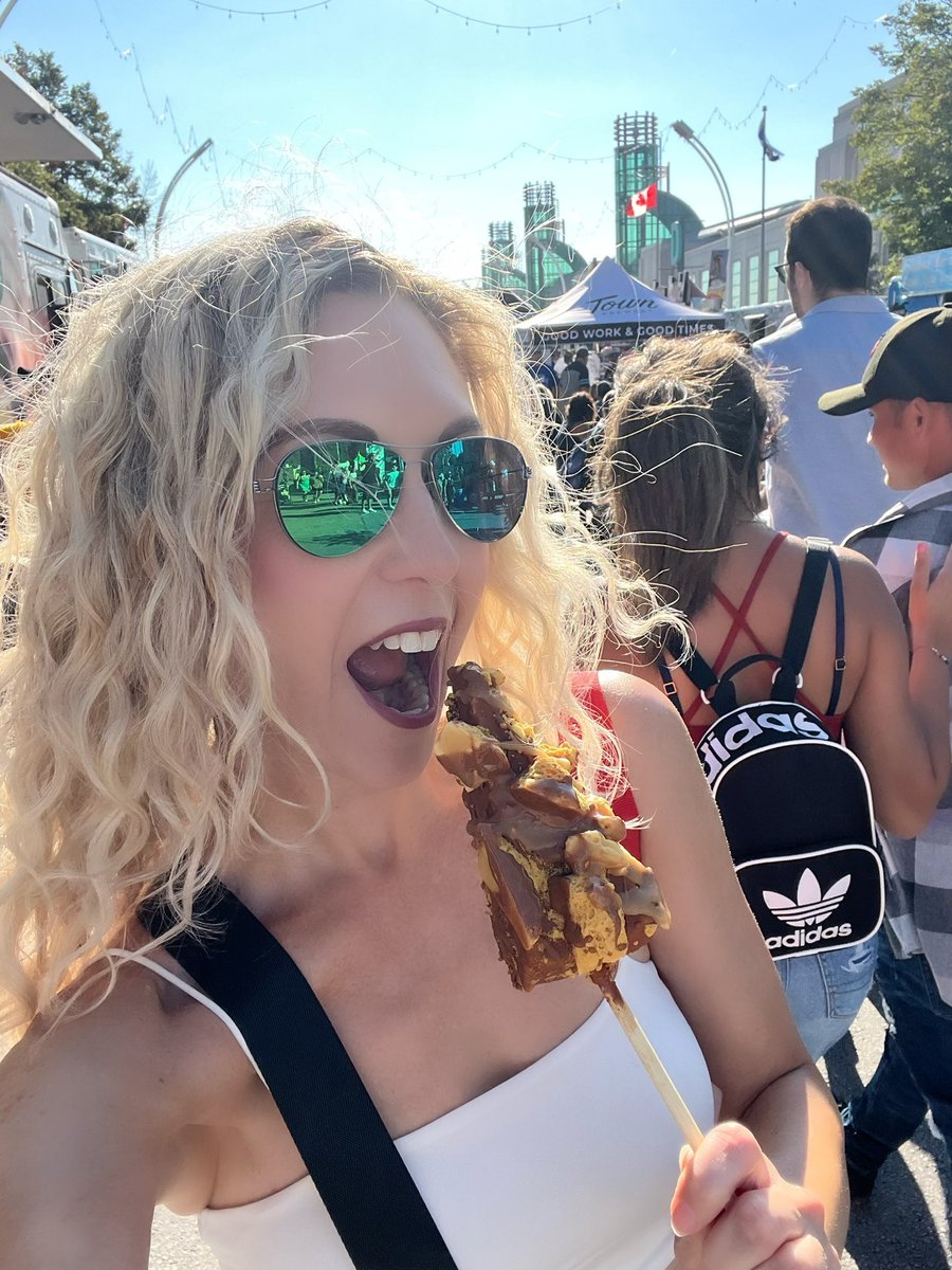 Just tried The Golden Ticket cheesecake on a stick <a href="/heirloomtoronto/">Heirloom Food Company</a> at the CNE and it was absolutely TO DIE FOR! 

Chocolately caramely deliciousness topped with sponge toffee. Get yourself down there and try it for yourself!

#CNE #Cheesecake #CanadianNationalExhibition