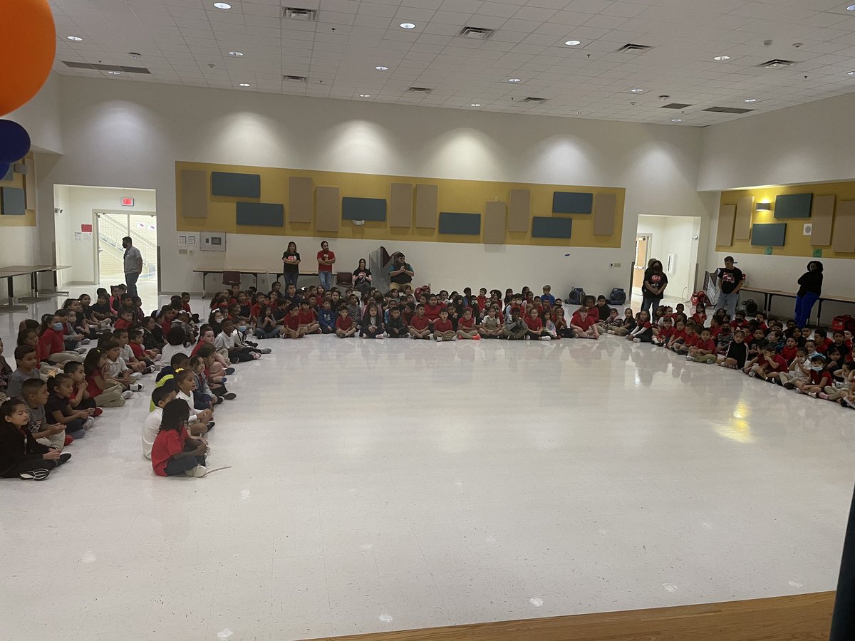 EHES_RedHawks's tweet photo. The stage has been set for a great school year! First pep rally of the school year is complete! #BuildingCultureMatters #RedHawksSoaring #BlastingOff @DeliaB06 @DISDSoutheast @DianaVNunez @MRamirezDISD @TeamDallasISD @dallasschools https://t.co/hJWU0lKwj4