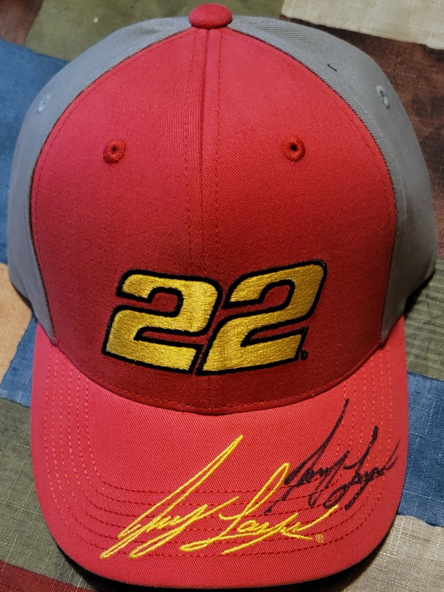 KJ4FORD's tweet photo. Haven't done a giveaway in awhile, so in light of @joeylogano extention with @Team_Penske @shellracingus @Pennzoil if he finishes in the top 37 @DAYTONA I'll pick someone who RT's this post to win the autographed hat pictured below. Haters can enter to. I don't discriminate 😂 https://t.co/CAbDipVncG