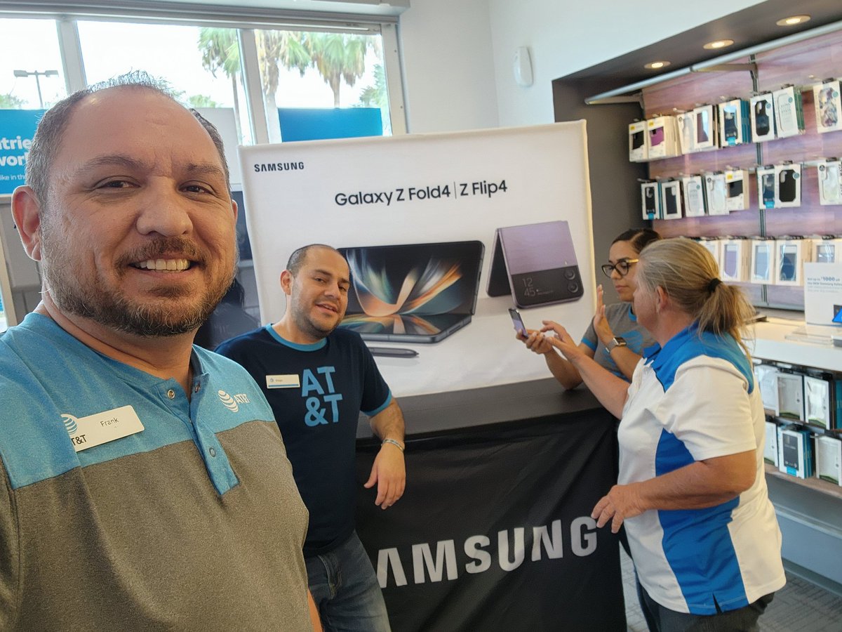 elvilamonster's tweet photo. @STXSpeaks &amp; @GoWestRegion | Use #WRFlipFold https://t.co/Dd74mFlquz